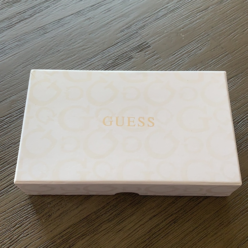 Silver Guess wallet. - Picture 4 of 4